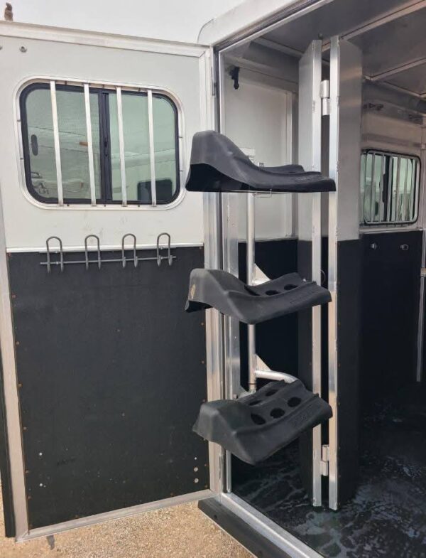 Used Bumper Pull Horse Trailers