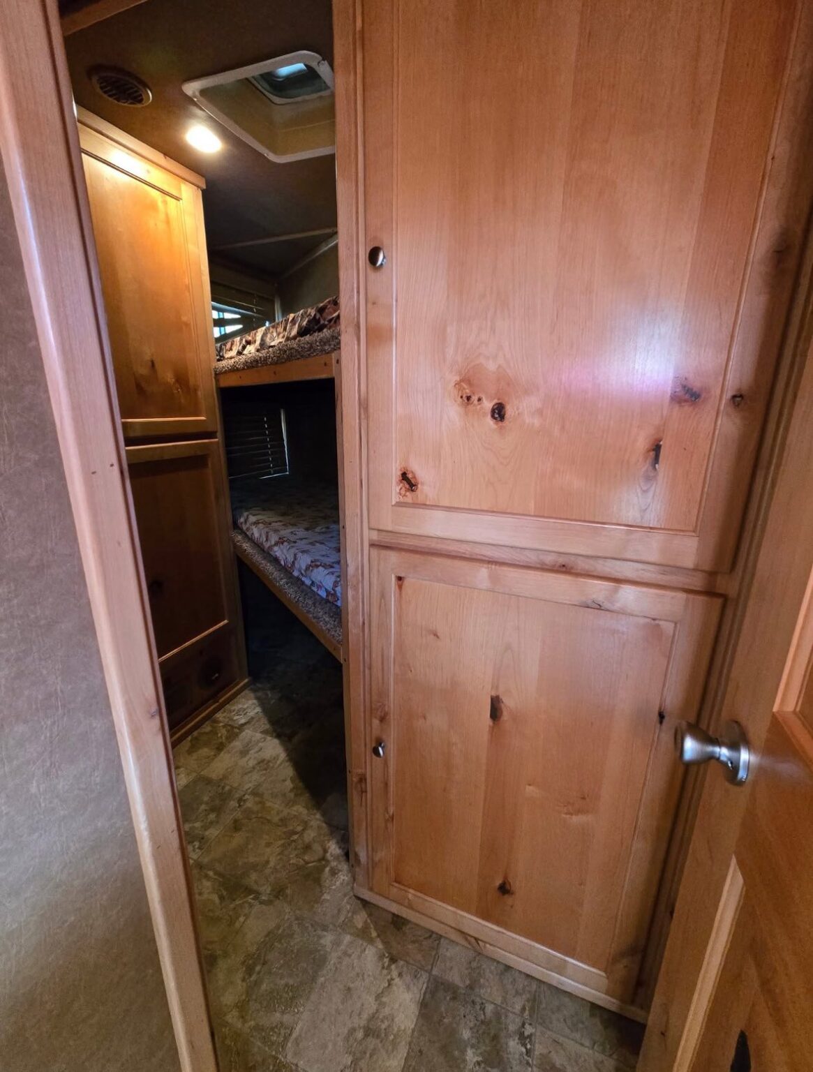 Logan Razor Trailer 2011 Used Logan Horse Trailers for Sale - 4 Horse Razor XL with Slide ...