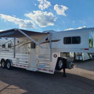 aluminum-toy-hauler-with-living-quarters