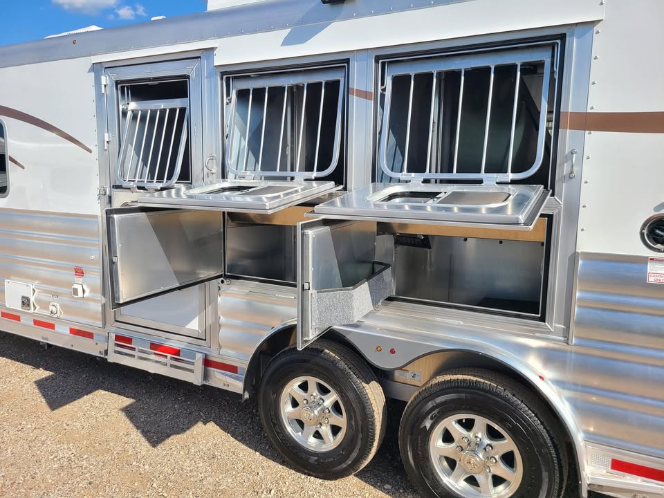 2025 Aluminum Toy Hauler with Living Quarters - Platinum Coach 3 Horse - $89,999 - Image 13