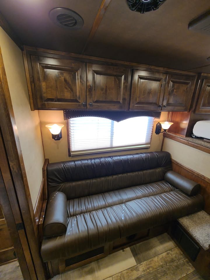 Aluminum Toy Hauler with Living Quarters