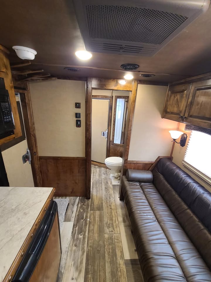 Aluminum Toy Hauler with Living Quarters