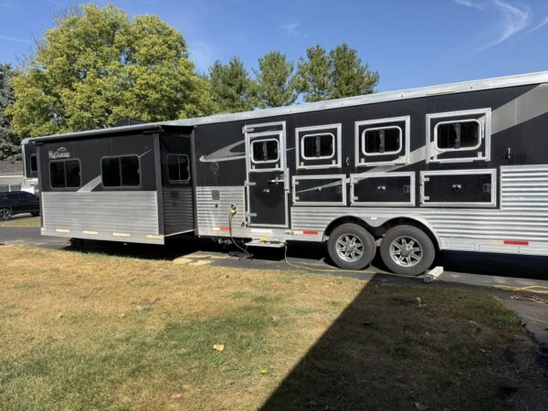 Bison Horse Trailers