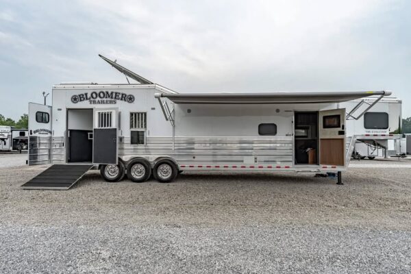 bloomer horse trailers