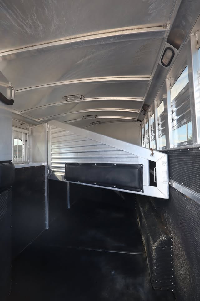 elite living quarters horse trailers for sale