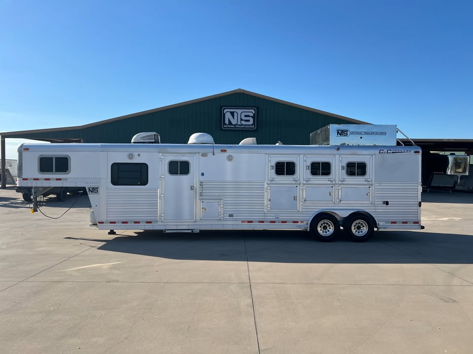 gooseneck horse trailer with living quarters