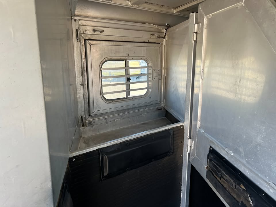 2003 Gooseneck Horse Trailer with Living Quarters - 3 Horse Side Load - $45,999 - Image 14