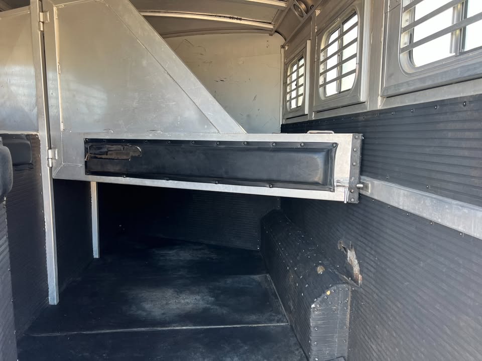 2003 Gooseneck Horse Trailer with Living Quarters - 3 Horse Side Load - $45,999 - Image 17