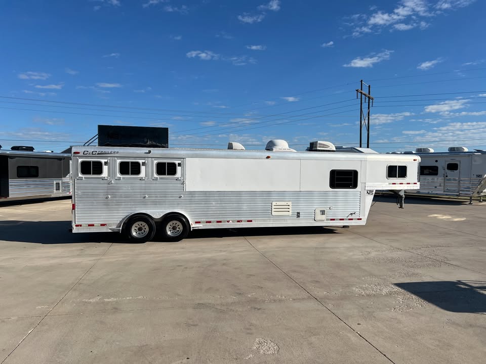 2003 Gooseneck Horse Trailer with Living Quarters - 3 Horse Side Load - $45,999 - Image 18