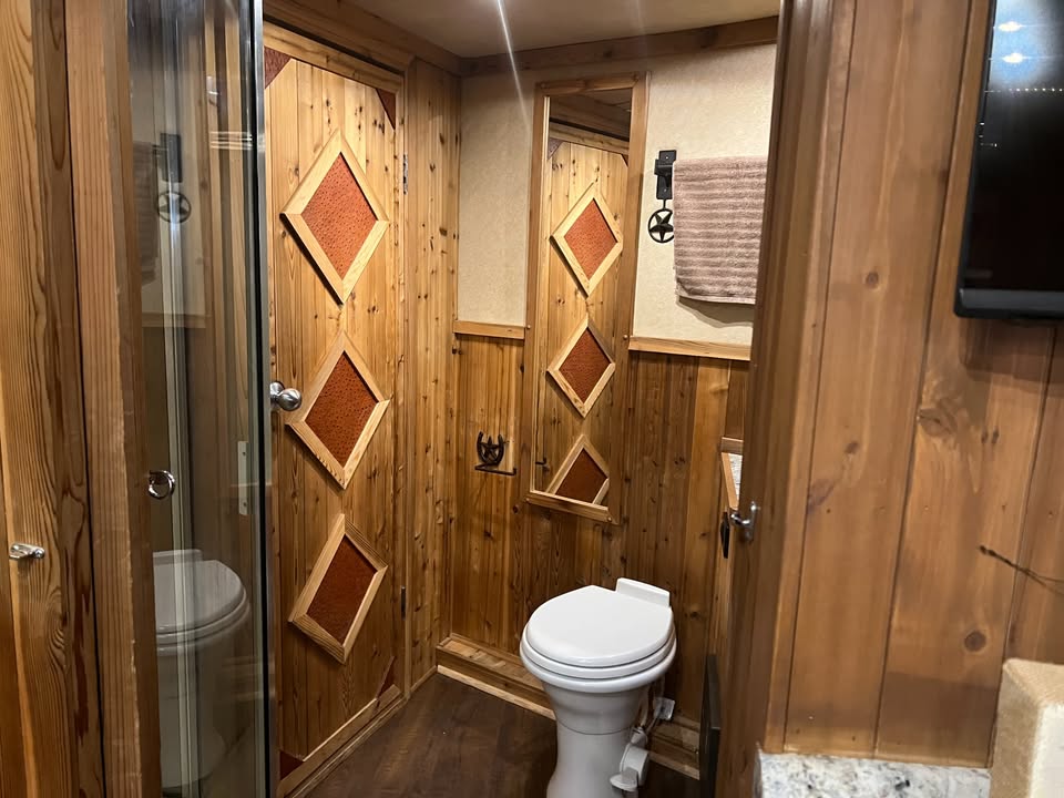 gooseneck horse trailer with living quarters