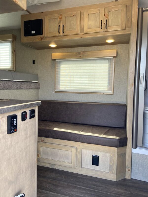 gooseneck horse trailers