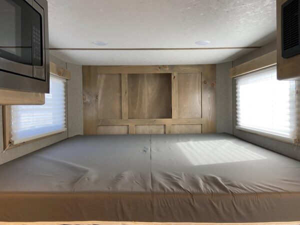 gooseneck horse trailers
