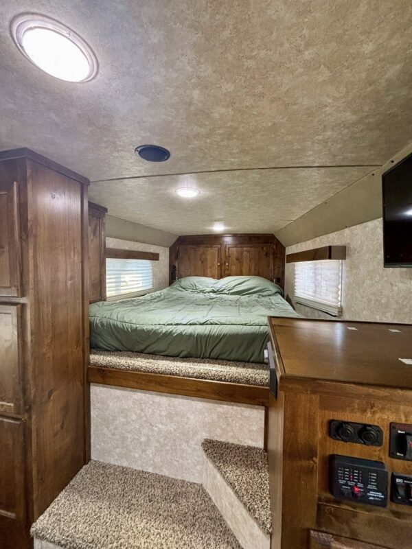 Logan Coach Horse Trailers