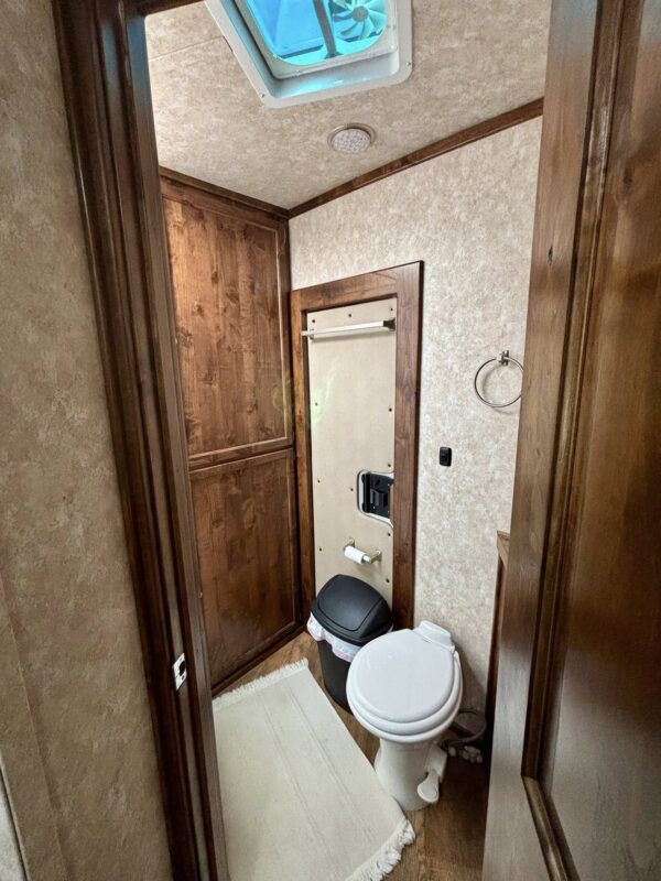 Logan Coach Horse Trailers