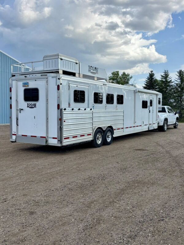Logan Coach Horse Trailers