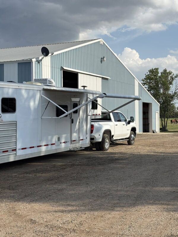 Logan Coach Horse Trailers