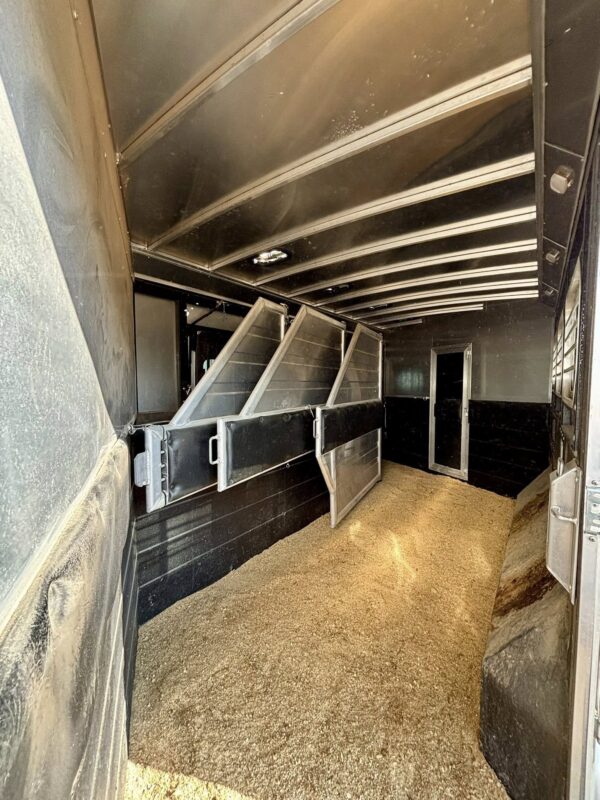 Logan Coach Horse Trailers