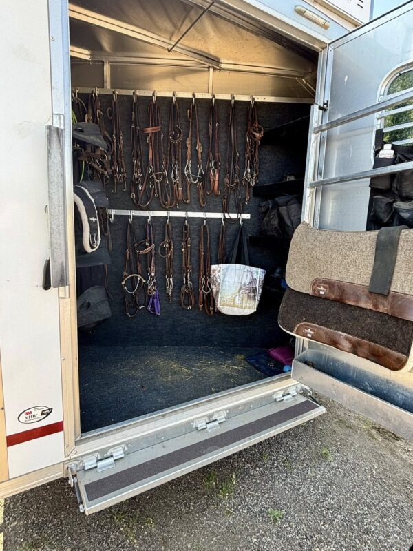 Logan Coach Horse Trailers
