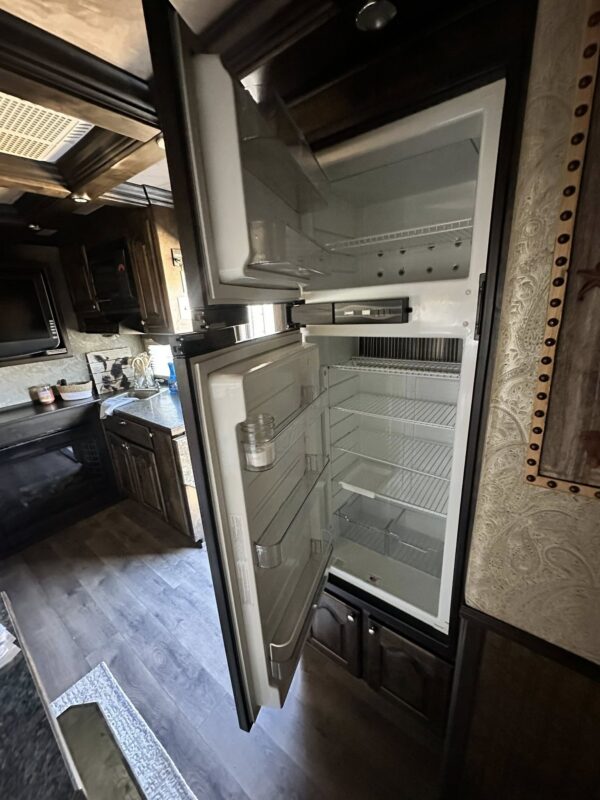 2007 Platinum Horse Trailers - 4 Horse with 17' Short Wall Plus Slide - $94,600 - Image 13
