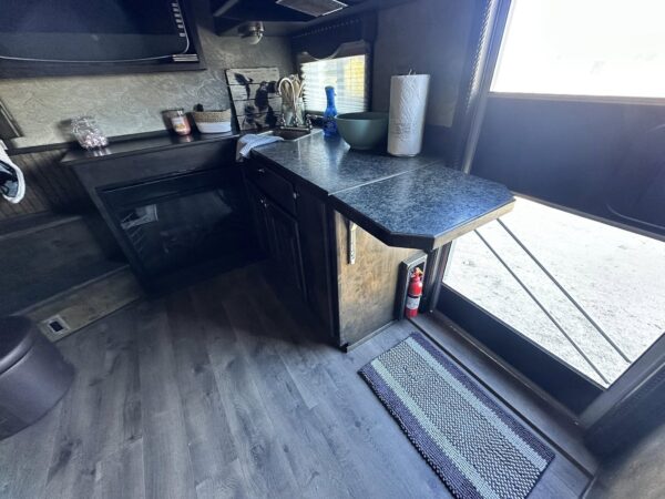 2007 Platinum Horse Trailers - 4 Horse with 17' Short Wall Plus Slide - $94,600 - Image 14