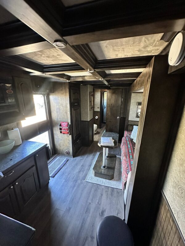2007 Platinum Horse Trailers - 4 Horse with 17' Short Wall Plus Slide - $94,600 - Image 16