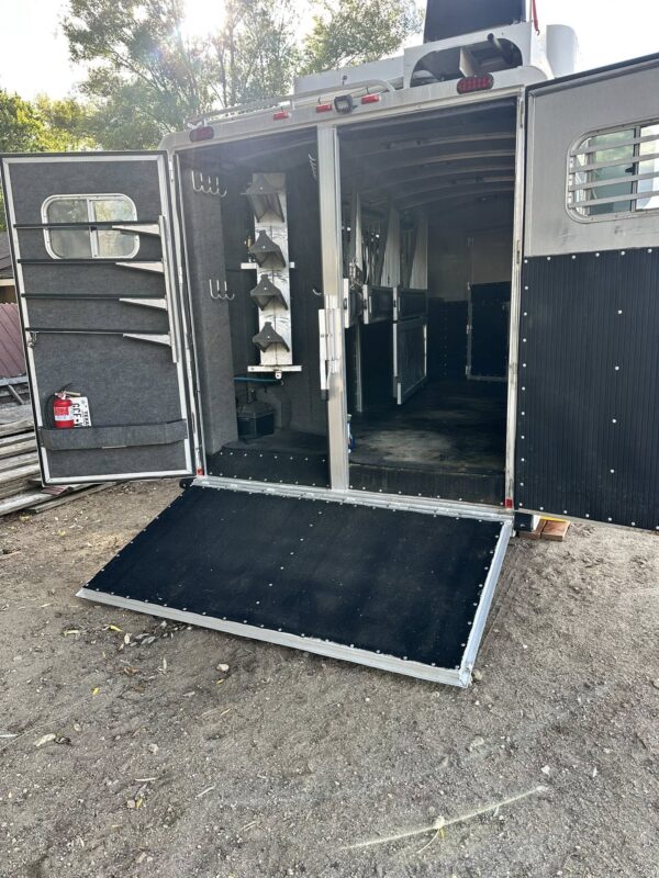 2007 Platinum Horse Trailers - 4 Horse with 17' Short Wall Plus Slide - $94,600 - Image 21