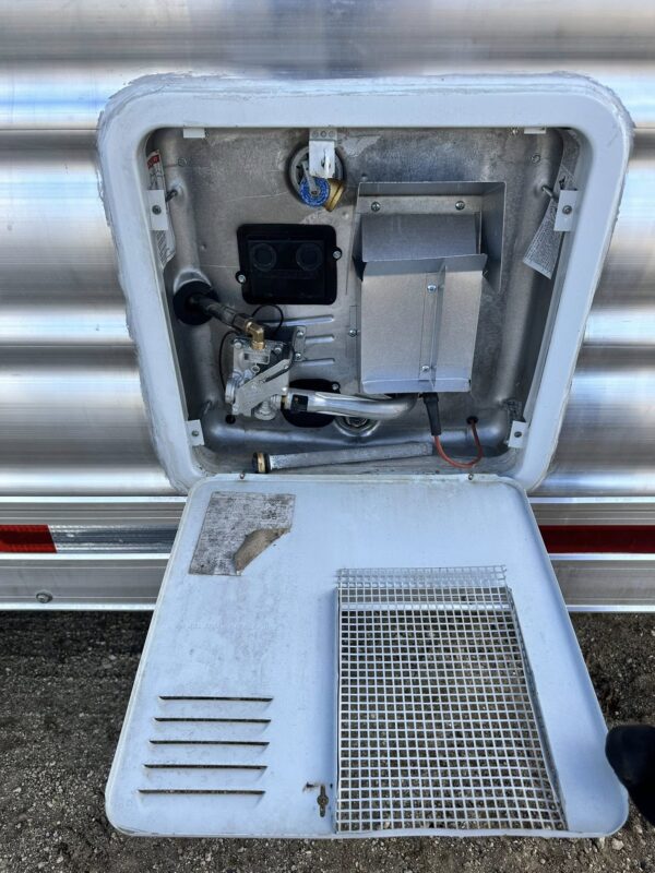 2007 Platinum Horse Trailers - 4 Horse with 17' Short Wall Plus Slide - $94,600 - Image 26