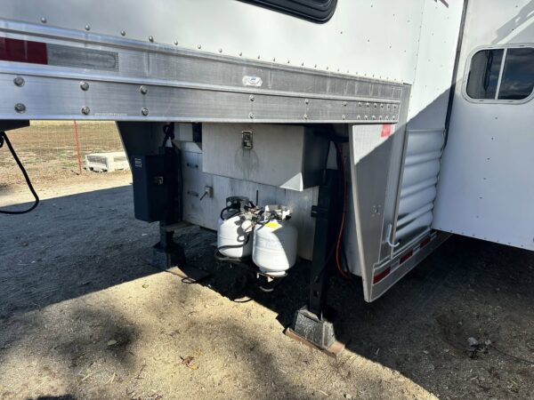 2007 Platinum Horse Trailers - 4 Horse with 17' Short Wall Plus Slide - $94,600 - Image 6