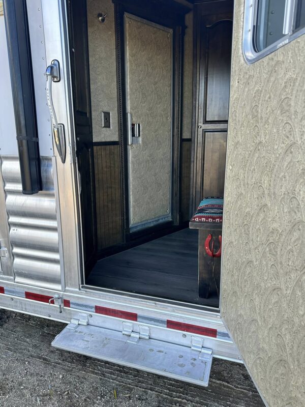 2007 Platinum Horse Trailers - 4 Horse with 17' Short Wall Plus Slide - $94,600 - Image 7