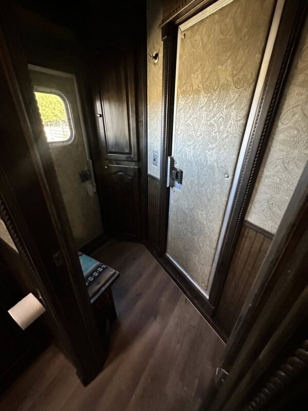 2007 Platinum Horse Trailers - 4 Horse with 17' Short Wall Plus Slide - $94,600 - Image 8