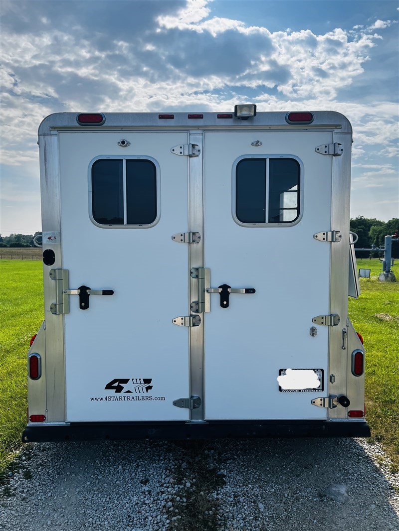 2 Horse Bumper Pull Trailers