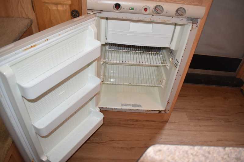 2007 3 Horse Trailers for Sale - American Spirit 8308LQ with 8' Short Wall - $23,500 - Image 10