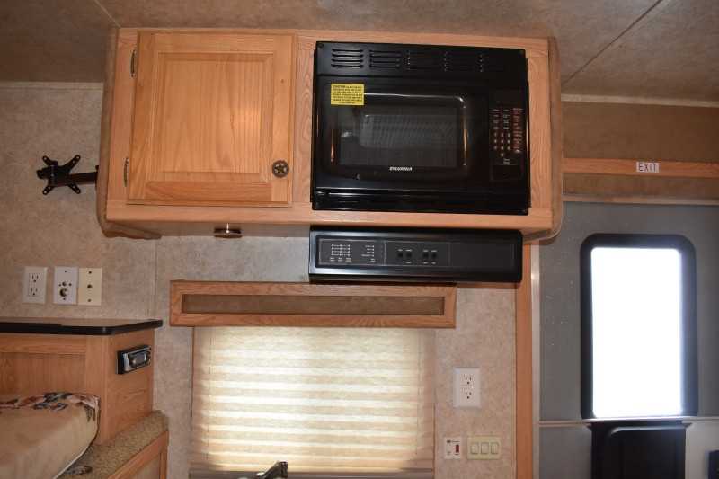 2007 3 Horse Trailers for Sale - American Spirit 8308LQ with 8' Short Wall - $23,500 - Image 8