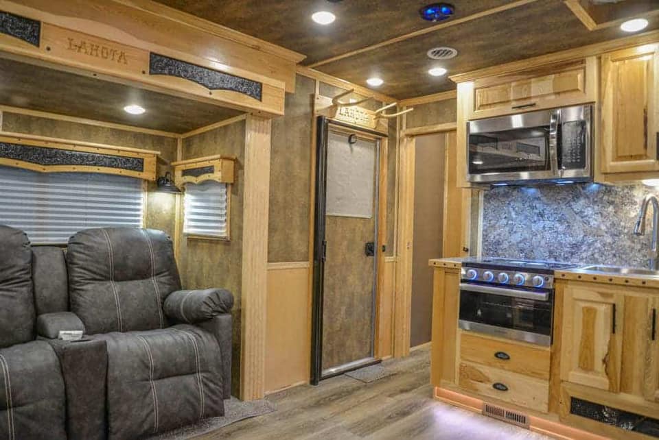 4 horse horse trailers for sale