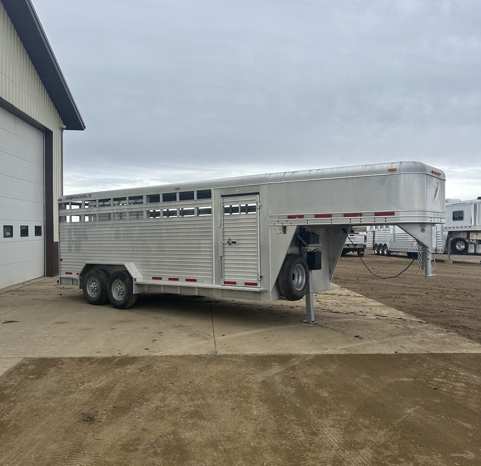 featherlite livestock trailers