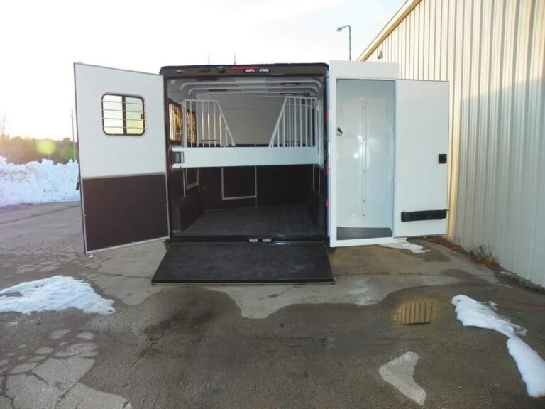 Double D Horse Trailers
