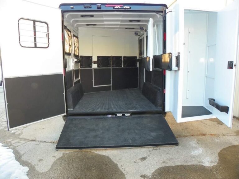 Double D Horse Trailers