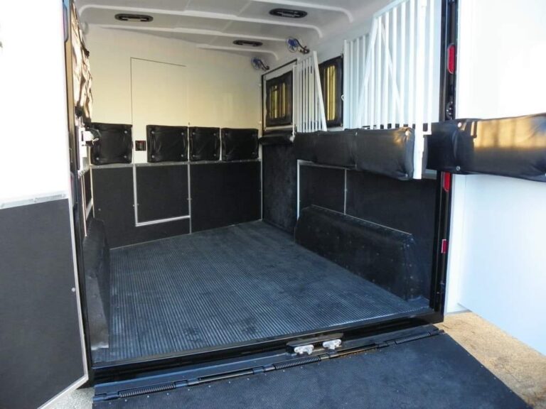 Double D Horse Trailers