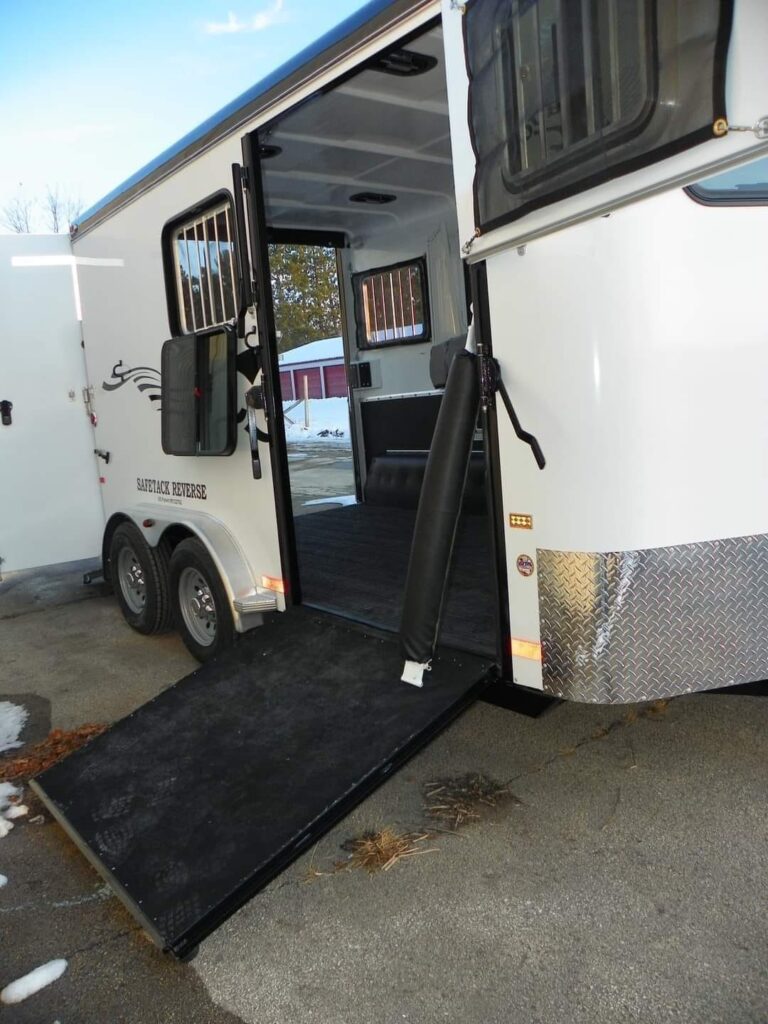 Double D Horse Trailers