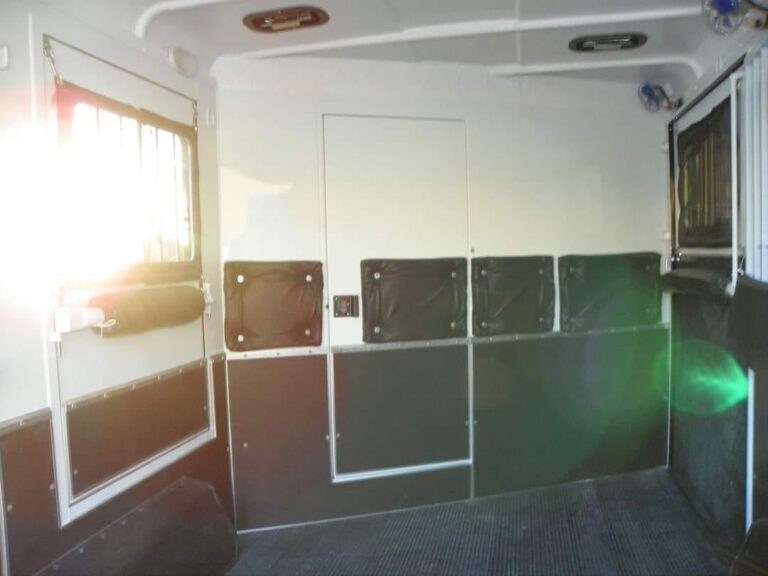 Double D Horse Trailers