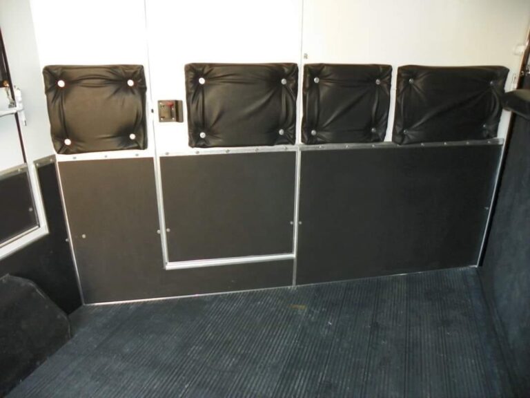 Double D Horse Trailers