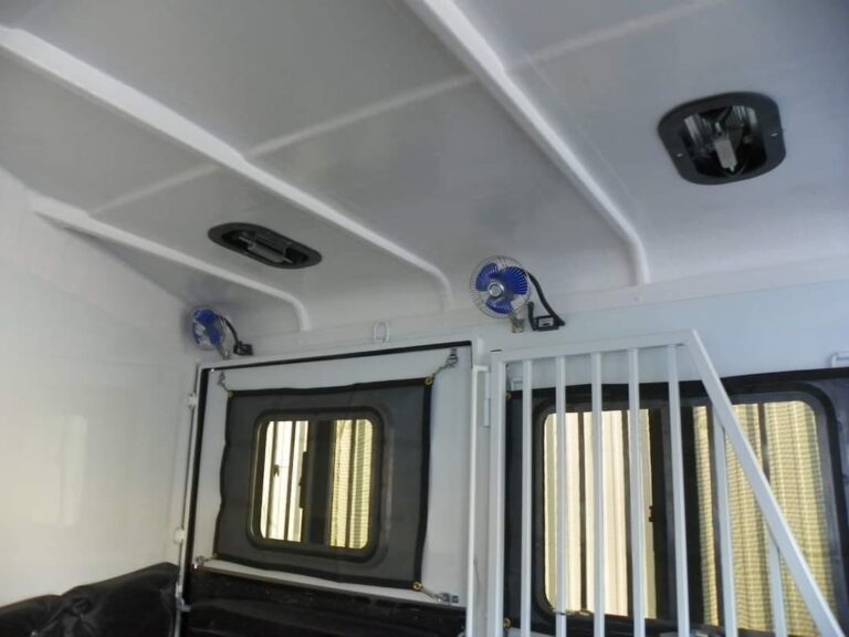 Double D Horse Trailers