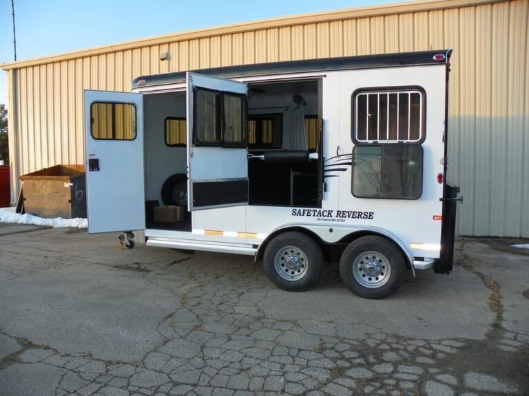 Double D Horse Trailers