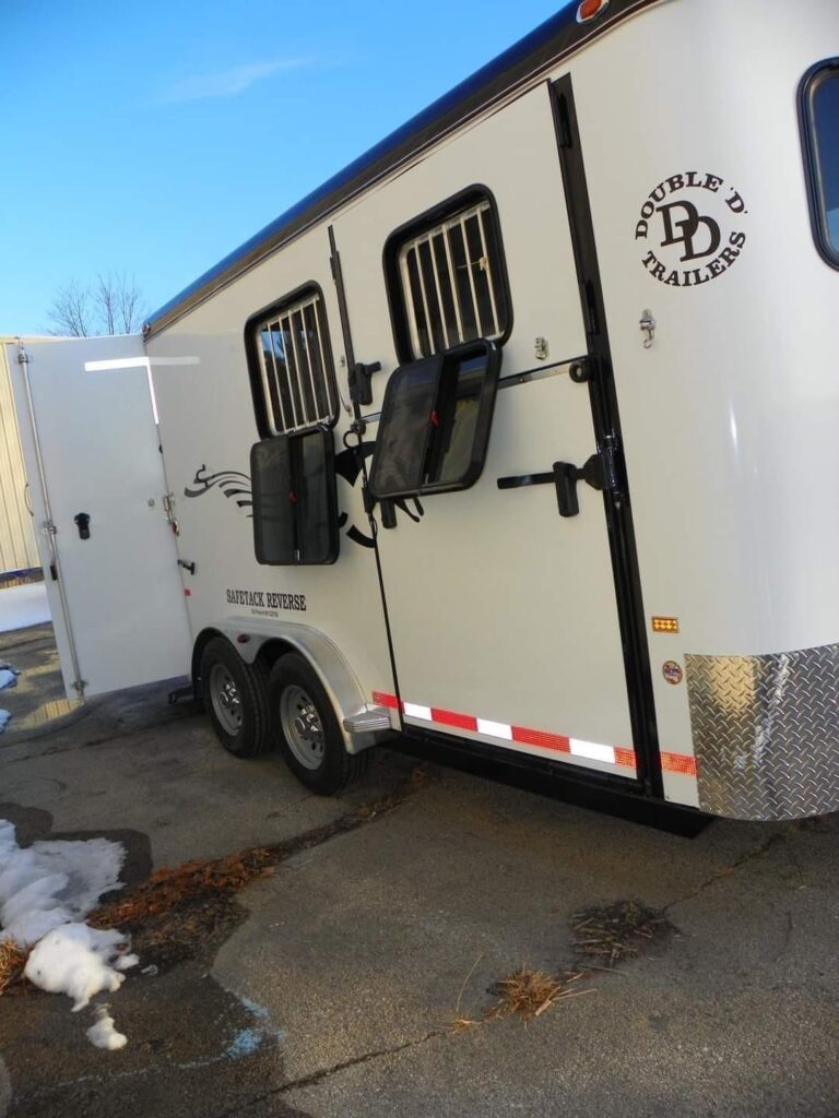 Double D Horse Trailers