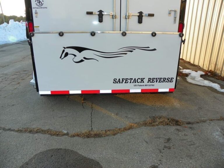 Double D Horse Trailers