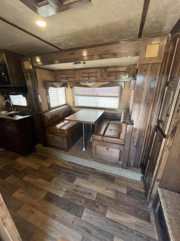 Platinum livestock trailers