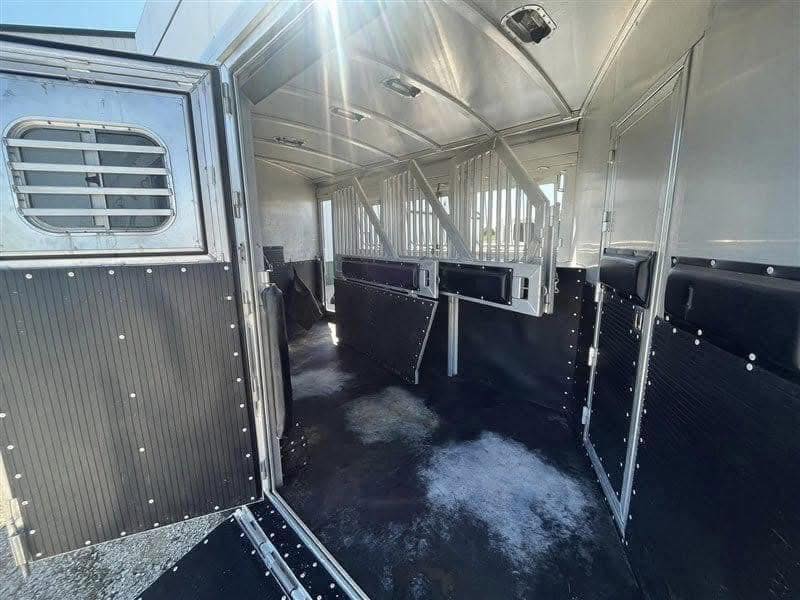 Platinum livestock trailers
