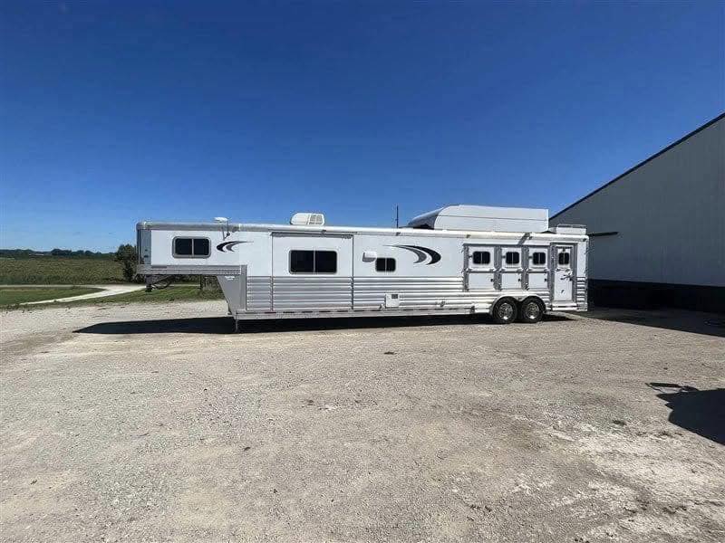 Platinum livestock trailers