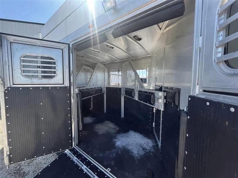Platinum livestock trailers