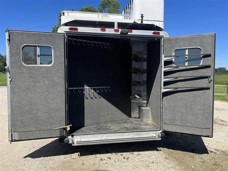 Platinum livestock trailers